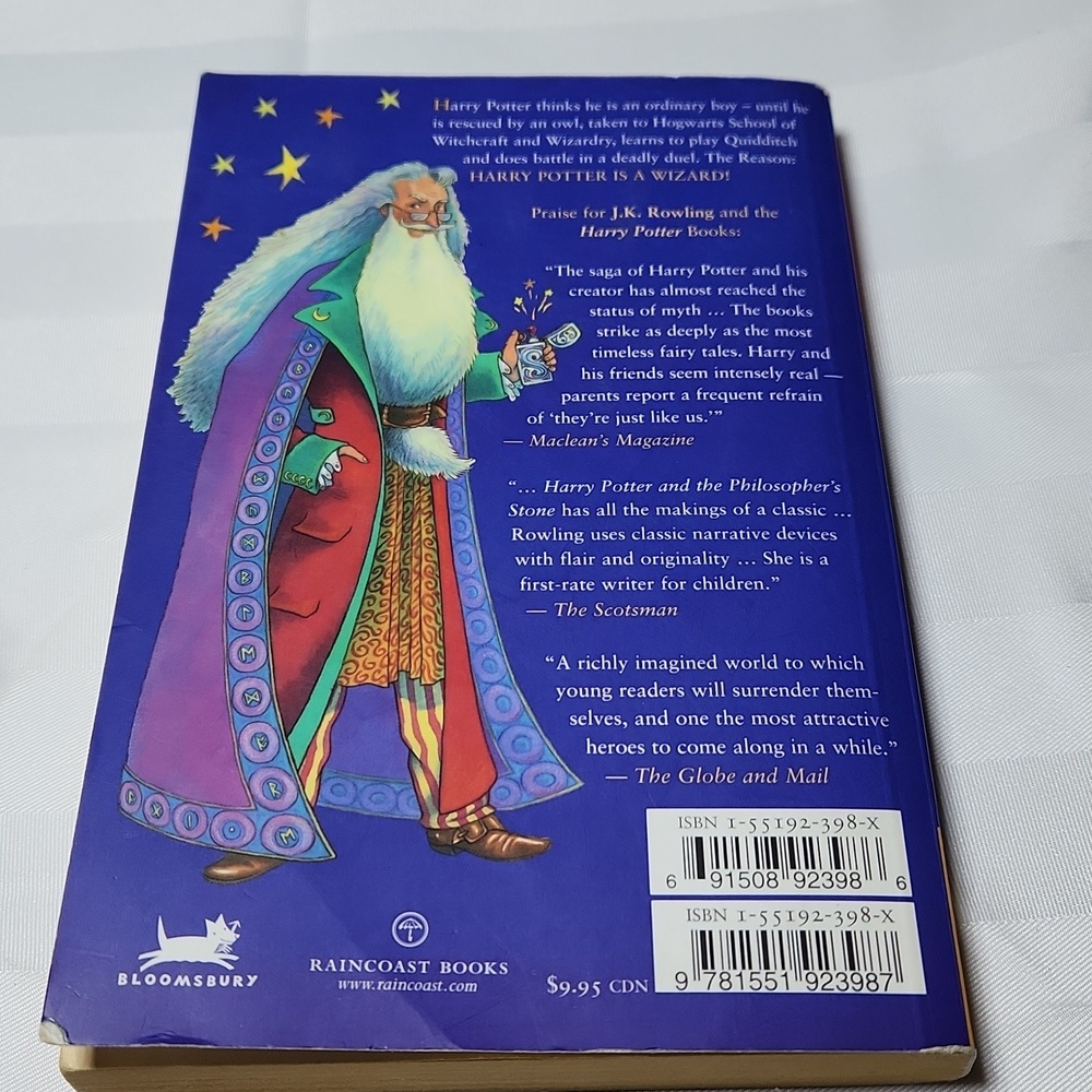 Harry Potter and the Philosopher's Stone Book - Picture 8 of 8